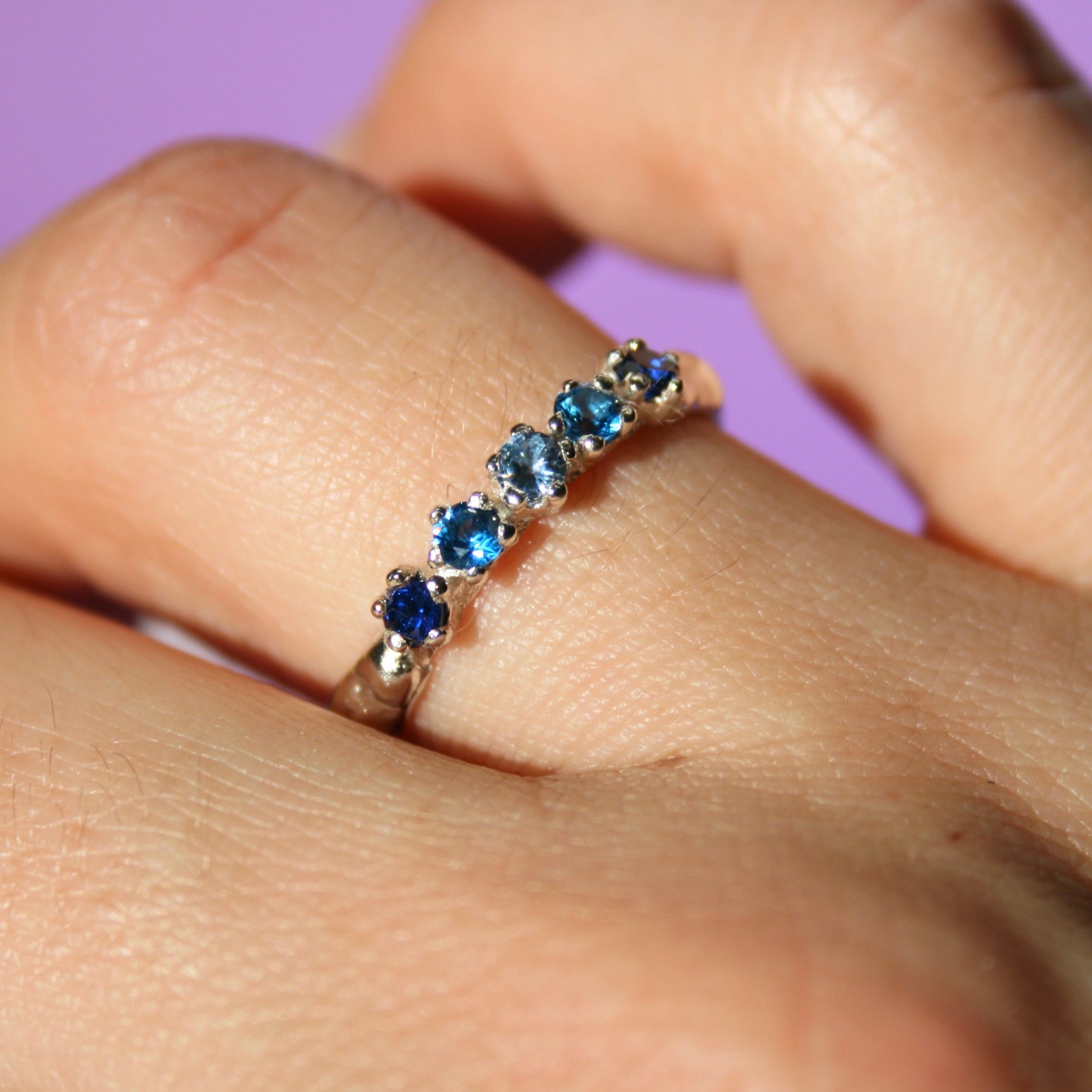 Naiade anello naiadi divinita dell acqua con pietre blu ed azzurre Cosmica Gioielli