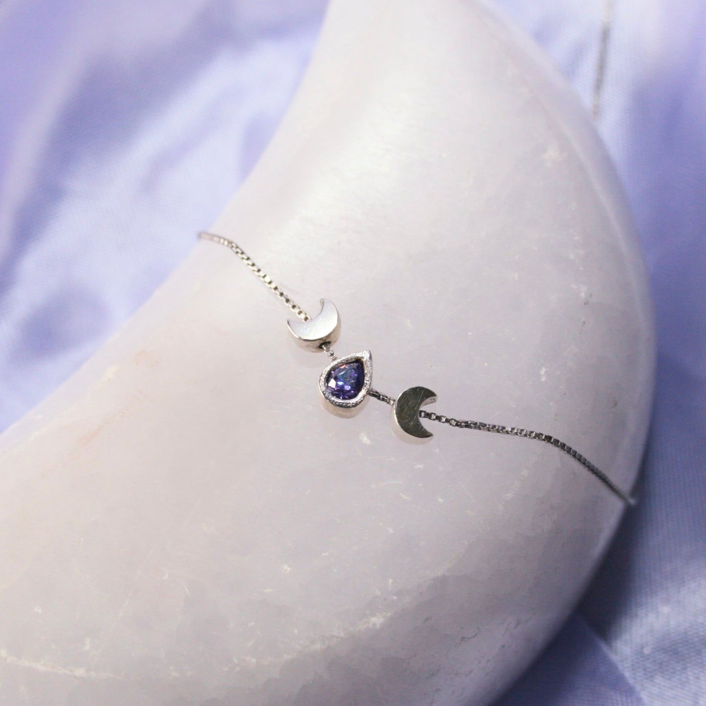 The Frua Moon Choker